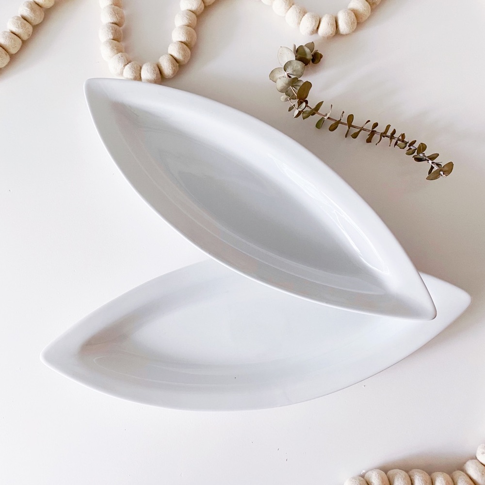 Set of 2 Beautiful Leaf Shaped Serving Platters🍃